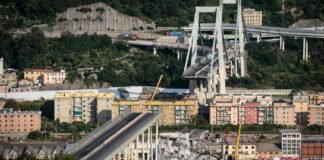 Hallan el cadáver de un hombre colgado en un puente de Italia