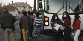 EEUU: Denver enfrenta nueva crisis por llegada masiva de migrantes