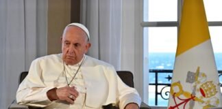 Papa plantea un «derecho a no migrar»
