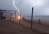 Dos personas fueron alcanzadas por un rayo en playa de Aquila, Michoacán (+ vídeo)
