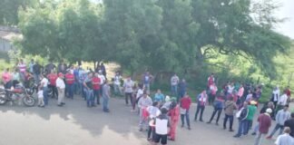 Protestan en la vía a Perijá por los bloqueos de los yukpas