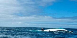 Ecuador: Rescatan a 29 personas tras naufragar un bote de en las Islas Galápagos