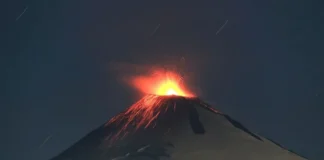 Chile: Decretan alerta naranja en el volcán Villarrica