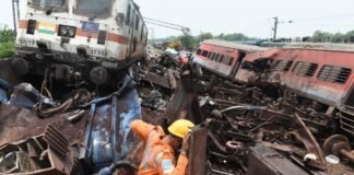 Al menos 13 muertos en el choque de dos trenes en la India