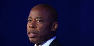 Alcalde de Nueva York viajará a Latinoamérica para conocer la realidad de migrantes