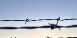 Prohíben a Biden cortar el alambre de púas en frontera de Texas