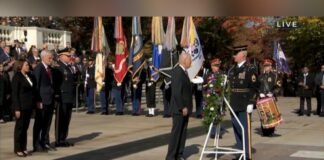 «Vergonzoso»: un Biden desorientado hace el ridículo en el Día de los Veteranos