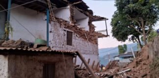 Al menos 132 muertos deja terremoto de magnitud 6,4 en Nepal
