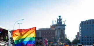 Estudiantes de una escuela en Virginia abandonaron las clases en protesta por la política de baños transgénero