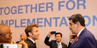 Macron a Maduro: UE levantaría las sanciones si se cumple con Barbados