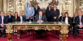 Milei lanza un plan para reconstruir la economía argentina