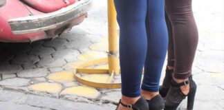 Buscaba una trabajadora sexual y encontró a su esposa