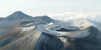 El volcán colombiano Puracé se mantiene en alerta naranja