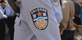 Mujer apuñala a 6 niños, y 2 mueren, dentro de escuela primaria en China