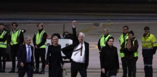 Julian Assange llega a Australia tras formalizar su libertad