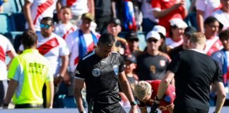 Con 40° y bajo sol, un árbitro se desplomó en medio del partido Perú – Canadá