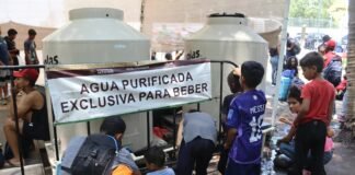 La onda de calor azota a migrantes varados en la frontera México-EEUU con casi 40 grados