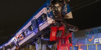 Dos muertos en un choque de trenes en la capital de Chile
