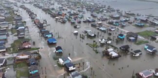 Las costas de Texas sufre inundaciones por tormenta tropical Alberto