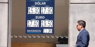 Se desploma la bolsa y se dispara el dólar tras victoria aplastante de Morena en la Presidencia y el Congreso.