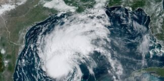 Beryl tocará tierra en Texas este lunes probablemente como huracán