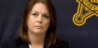 Renuncia directora del Servicio Secreto tras atentado a Donald Trump en mitin