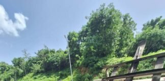 Una gandola de gas se volteó y cayó sobre un vehículo en la ARC