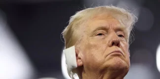 Trump reaparece con la oreja vendada ante los republicanos en Milwaukee