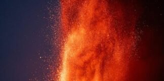 La erupción del volcán Etna se intensifica en Italia