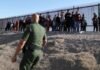 EEUU: Los arrestos en la frontera sur bajan a niveles de enero de 2021
