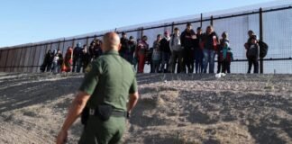 EEUU: Los arrestos en la frontera sur bajan a niveles de enero de 2021