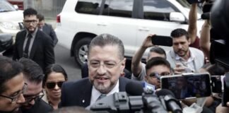 Presidente de Costa Rica declara ante Fiscalía por casos de amenazas
