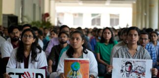 Huelga de doctores detiene servicios médicos en la India
