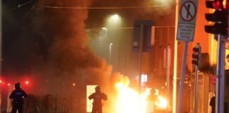 Prisión para niño de 12 años que participó en disturbios en Reino Unido