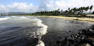 Reportan derrame de petróleo en la refinería El Palito