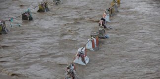 Derrumbe de una presa deja 33 muertos por inundaciones en Yemen