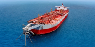 Barco petrolero atacado por hutles podría derramar «millones de barriles» en Yemen