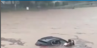 Héroe anónimo salva a un hombre y su mascota en medio de las fuertes inundaciones en EEUU