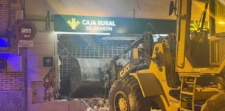 Intentan robar con una excavadora un banco en España