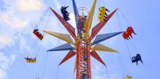 Pánico en Ciudad de México: La lluvia deja atrapados a más de 74 metros de alto a visitantes del parque de diversiones