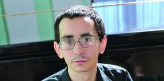 Muere en prisión preventiva un pianista ruso crítico con la guerra