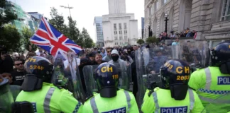 REINO UNIDO: Van 09 días de caos en las calles: molestia en la población tras asesinato de 3 niñas a manos de joven musulmán