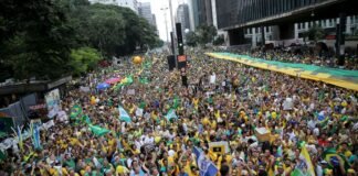 Masiva manifestación contra Lula y su juez Alexande de Moraes, en rechazo a la censura de X y a favor de la libertad de expresión