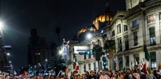 A medianoche y con un opositor que se volteó para pasar al oficialismo de Morena, aprueban la polémica reforma judicial en México