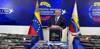 Venezuela detiene a seis extranjeros, incluidos tres estadounidenses, y acusa a EEUU de ‘intentar matar a Maduro’