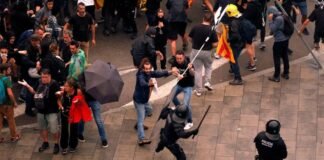 Enfrentamiento en manifestación entre colectivos pro-inmigración y anti-inmigración catalanes