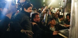 Así fue el enfrentamiento entre manifestantes y policías afuera de la Casona de Xicoténcatl mientras aprobaban la reforma judicial ( + vídeo)