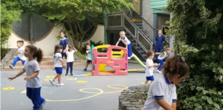 Maestra golpea a una niña en jardín de infantes