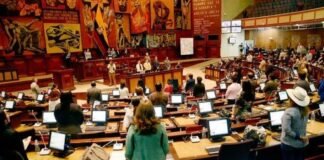 Asamblea de Ecuador aprueba moción para solicitar orden de detención contra Maduro