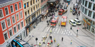 Un tranvía se descarrilla y estrella contra una tienda dejando 4 muertos